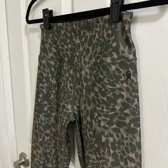 GOOD AMERICAN The Ferocious Legging in Green Mauve Leopard Print Size 1 Small - Picture 5 of 13